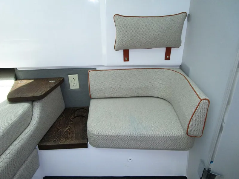 Slide: The Image of Stbd Side Cabin Seat - 5648489