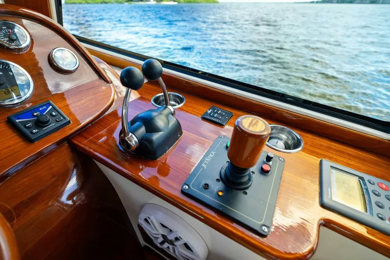 Slide: The Image of Hinckley Talaria 38R Convertible 2008 - 5648738