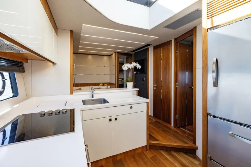 Slide: The Image of Sunseeker Predator 2020 - 5648844