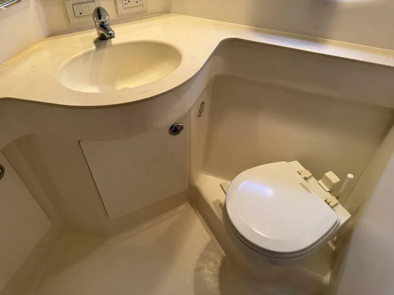 Slide: The Image of Tiara 3600 Sovran 2005 - 5648977