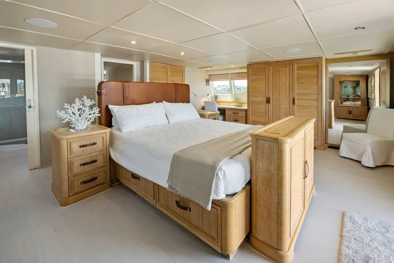 Slide: The Image of Sabre 92 2004 - 5691322