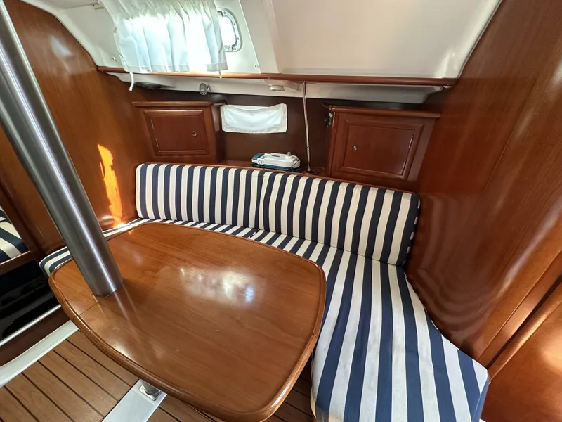 Slide: The Image of Beneteau 33 2004 - 5653370