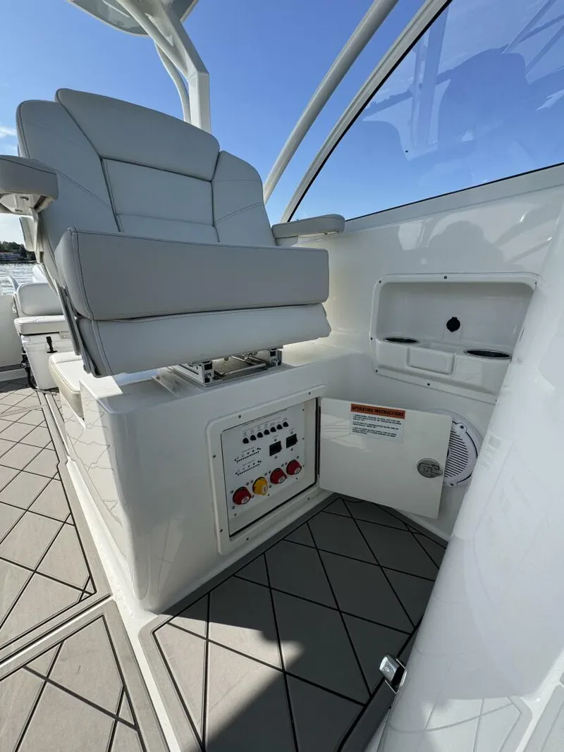 Slide: The Image of World Cat 296DC 2024 - 5703410