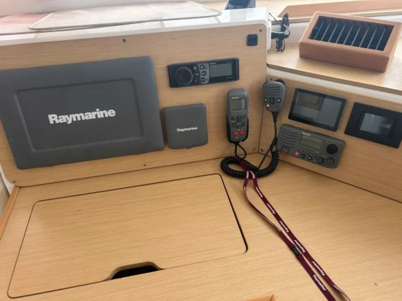 Slide: The Image of Used Sail Catamaran for sale 2011 Lagoon 400 - HALLDIS - 5649474