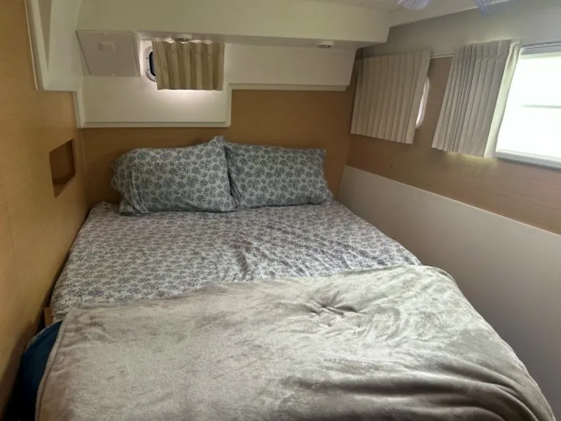 Slide: The Image of Used Sail Catamaran for sale 2011 Lagoon 400 - HALLDIS - 5649475