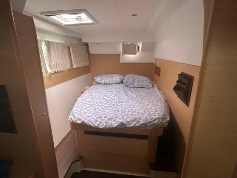 Slide: The Image of Used Sail Catamaran for sale 2011 Lagoon 400 - HALLDIS - 5649466