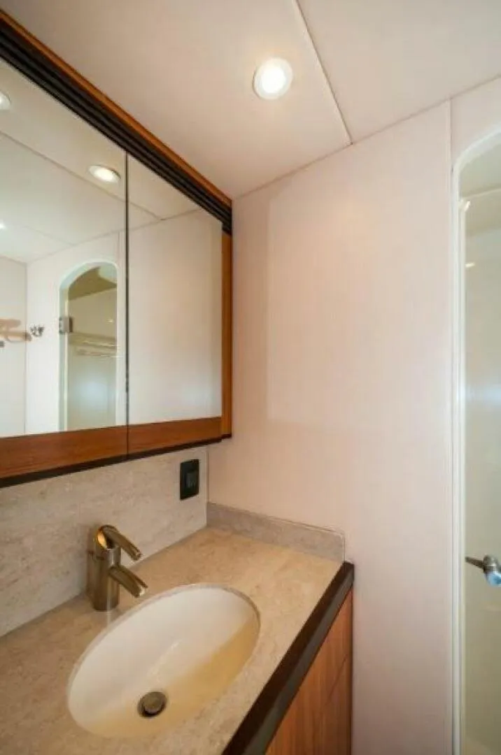 Slide: The Image of 2010 Spencer 57 Convertible- Perra Mala- Master Head - 5649902