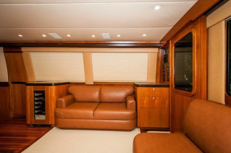 Slide: The Image of 2010 Spencer 57 Convertible- Perra Mala- Salon - 5649890