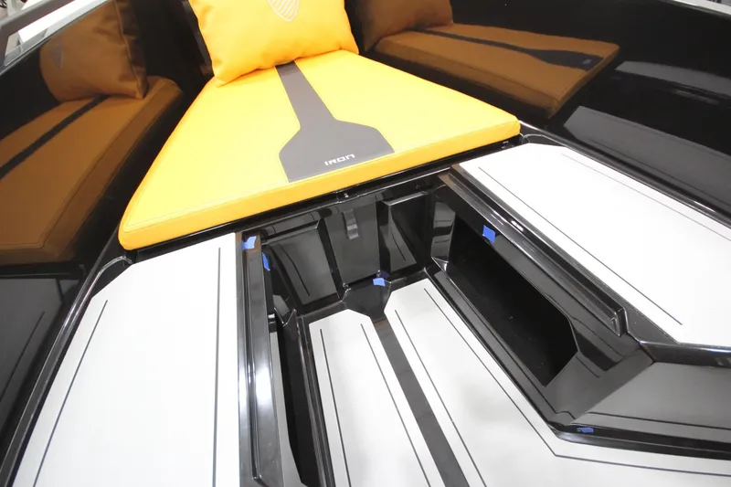 Slide: The Image of Iron 767 T-Top 2026 - 6023064