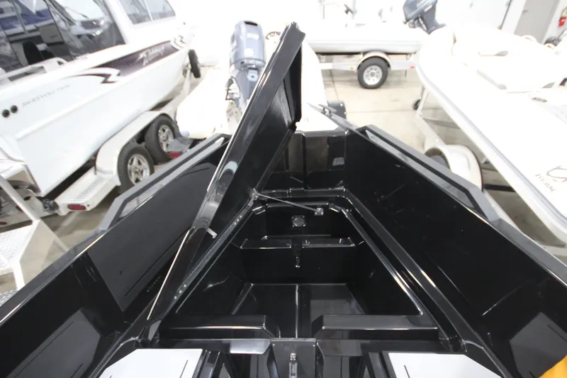 Slide: The Image of Iron 767 T-Top 2026 - 6023070