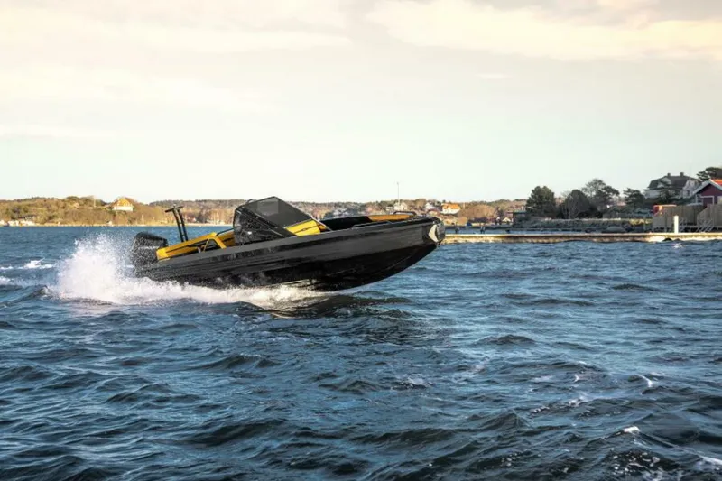 Slide: The Image of Iron 767 T-Top 2026 - 5650159