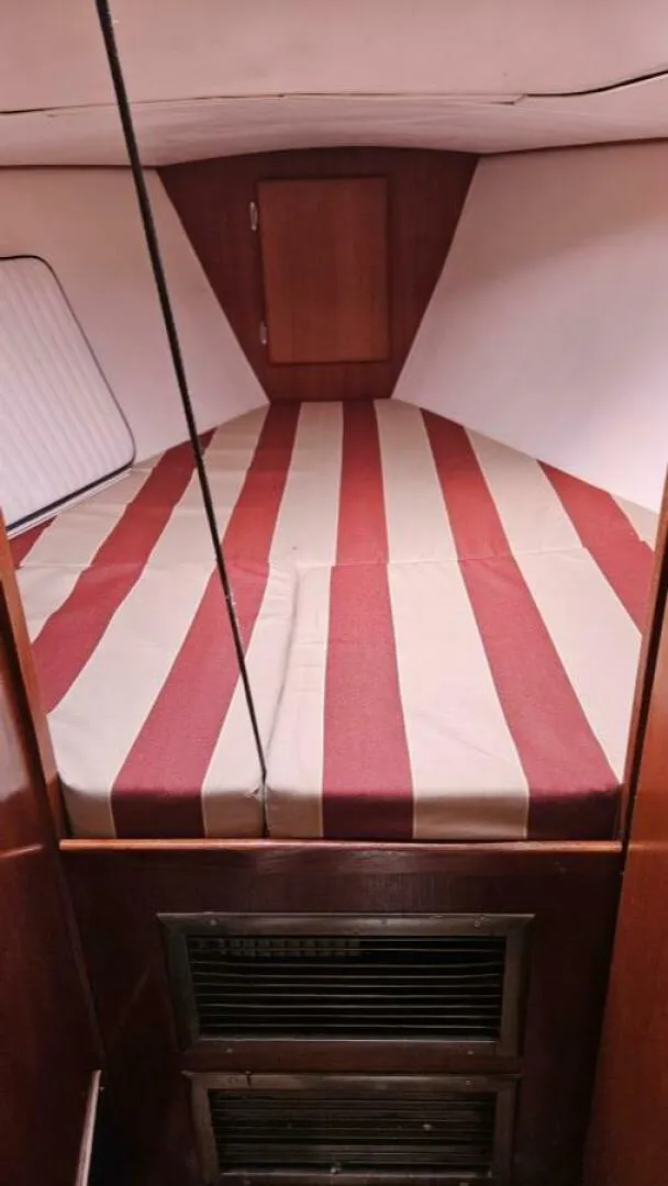 Slide: The Image of Peterson 34 1977 - 5660720