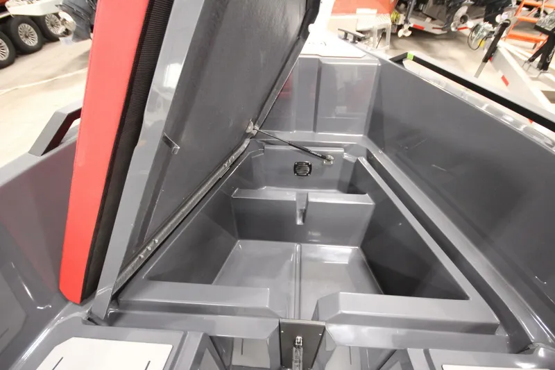 Slide: The Image of Iron 827 T-Top 2026 - 5983419