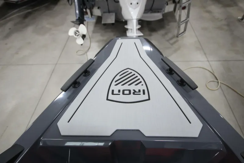 Slide: The Image of Iron 827 T-Top 2026 - 5983423