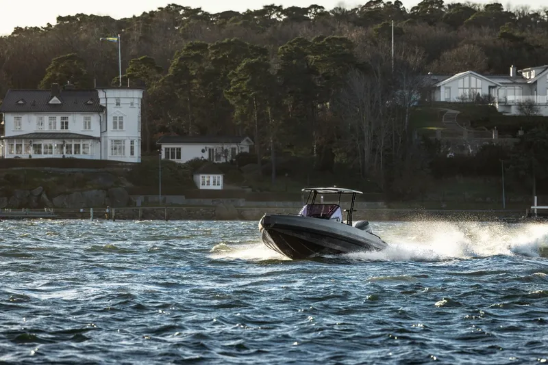 Slide: The Image of Iron 827 T-Top 2026 - 5983426