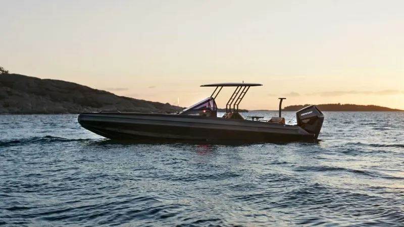 Slide: The Image of Iron 827 T-Top 2026 - 5650254