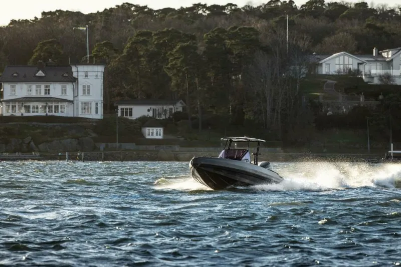 Slide: The Image of Iron 827 T-Top 2026 - 5650255