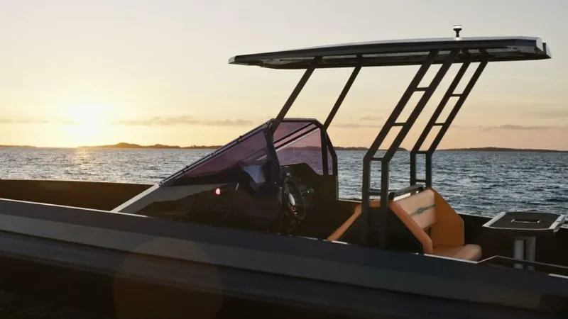 Slide: The Image of Iron 827 T-Top 2026 - 5650256