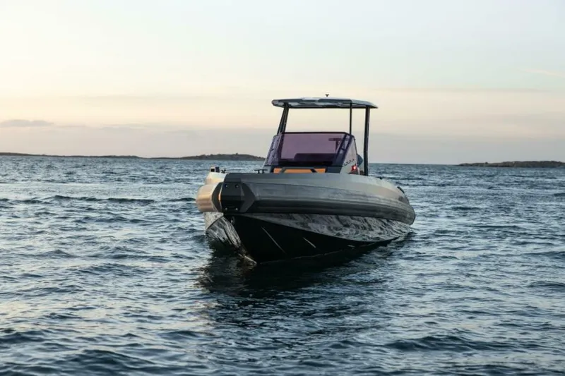 Slide: The Image of Iron 827 T-Top 2026 - 5650258