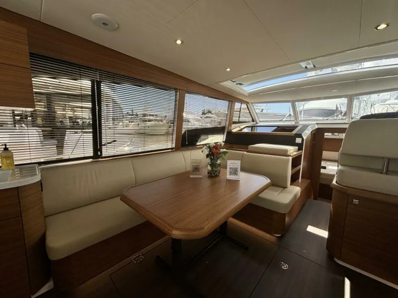 Slide: The Image of Greenline 40 Hybrid 2026 - 5650744