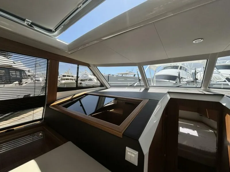 Slide: The Image of Greenline 40 Hybrid 2026 - 5650752