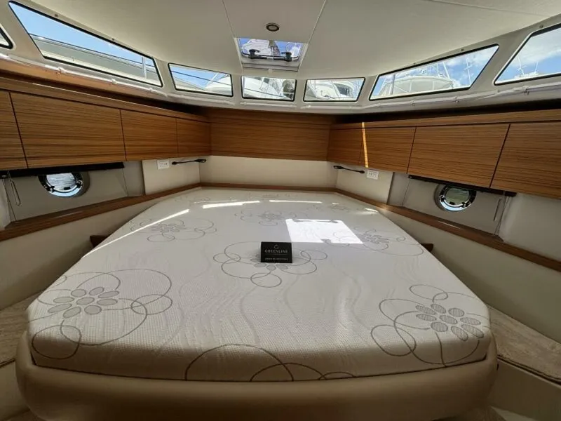 Slide: The Image of Greenline 40 Hybrid 2026 - 5650758