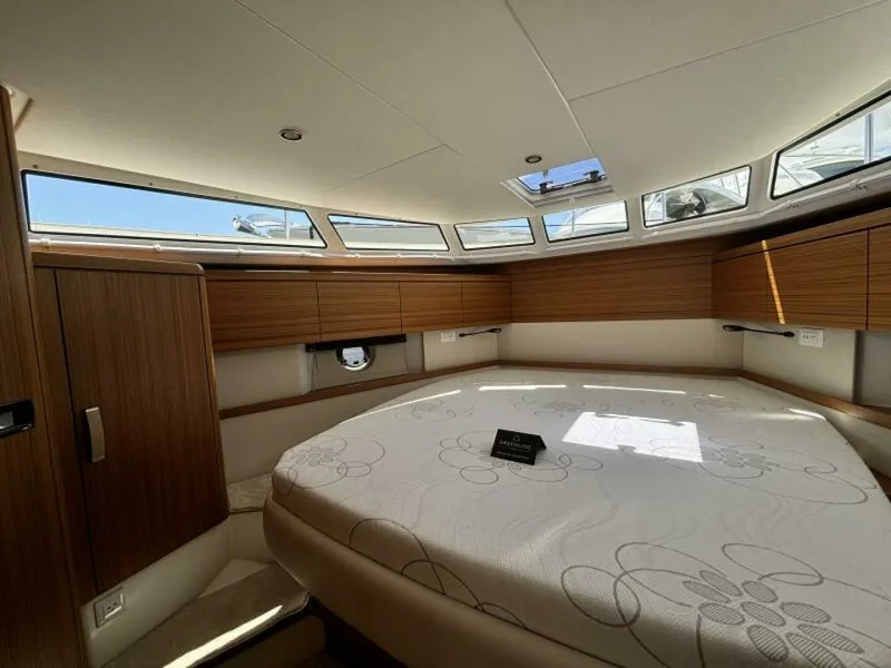 Slide: The Image of Greenline 40 Hybrid 2026 - 5650759