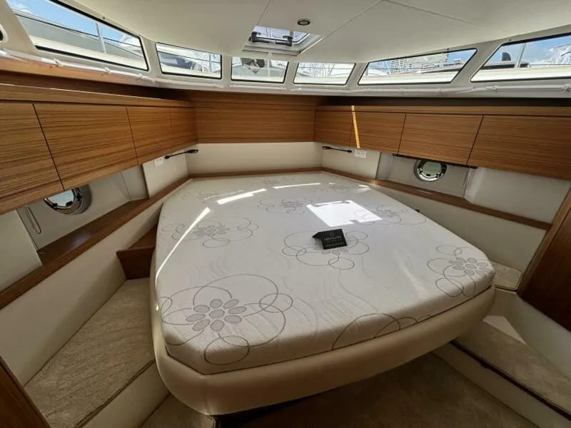 Slide: The Image of Greenline 40 Hybrid 2026 - 5650761