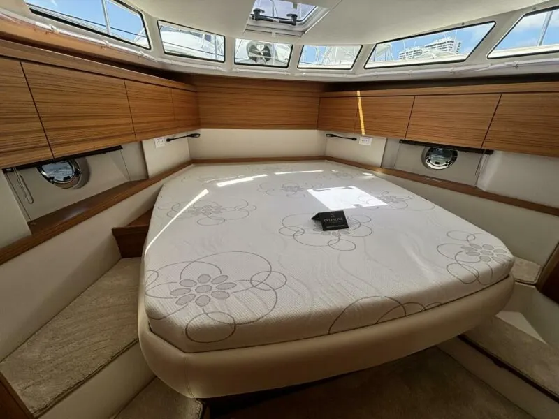 Slide: The Image of Greenline 40 Hybrid 2026 - 5650762