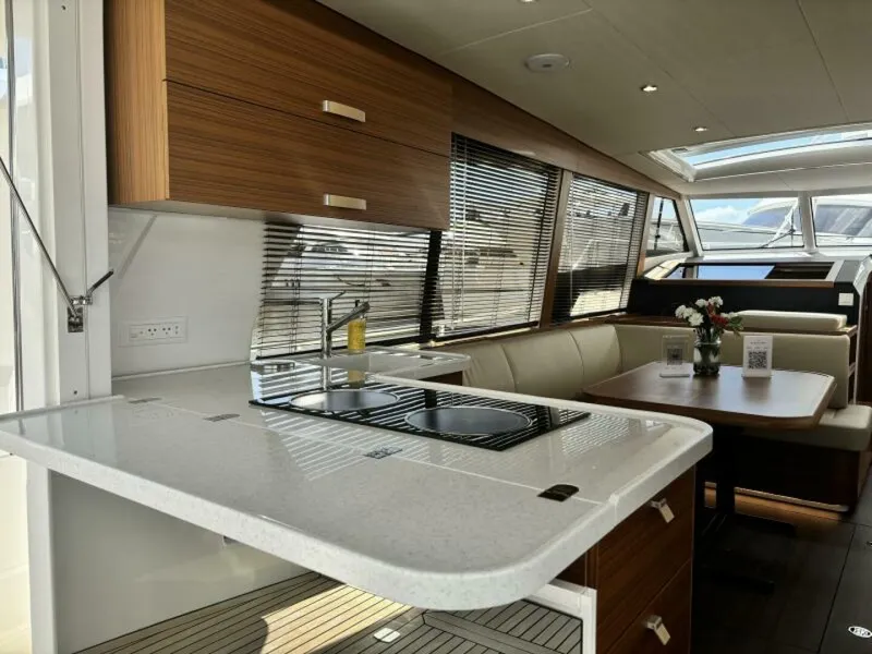 Slide: The Image of Greenline 40 Hybrid 2026 - 5650735