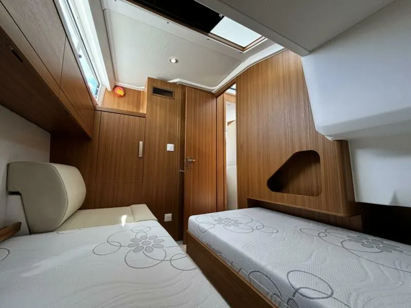 Slide: The Image of Greenline 40 Hybrid 2026 - 5650771