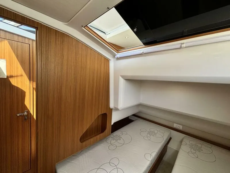 Slide: The Image of Greenline 40 Hybrid 2026 - 5650772