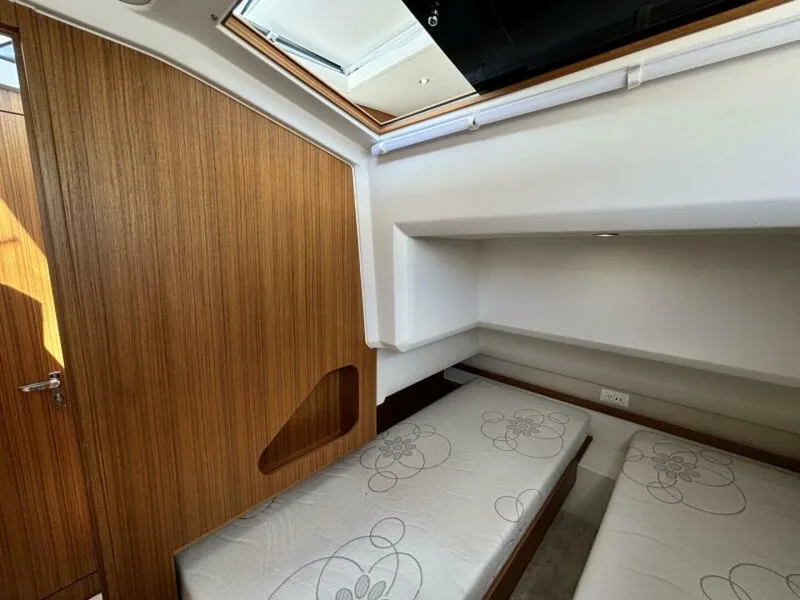 Slide: The Image of Greenline 40 Hybrid 2026 - 5650773