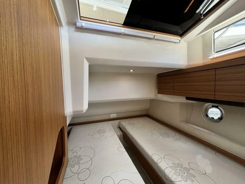 Slide: The Image of Greenline 40 Hybrid 2026 - 5650774