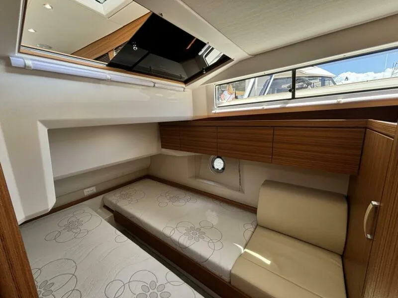 Slide: The Image of Greenline 40 Hybrid 2026 - 5650777