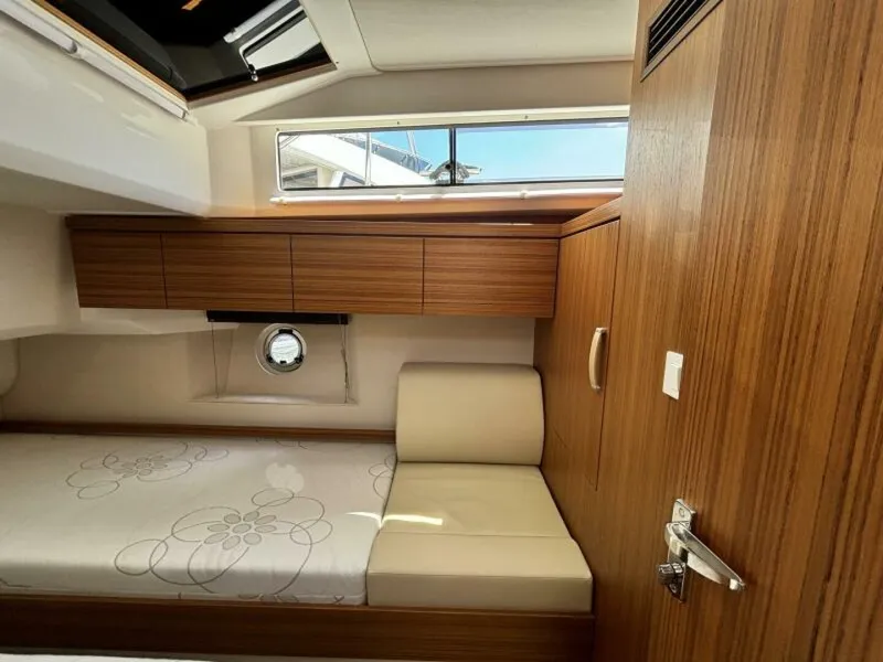 Slide: The Image of Greenline 40 Hybrid 2026 - 5650778