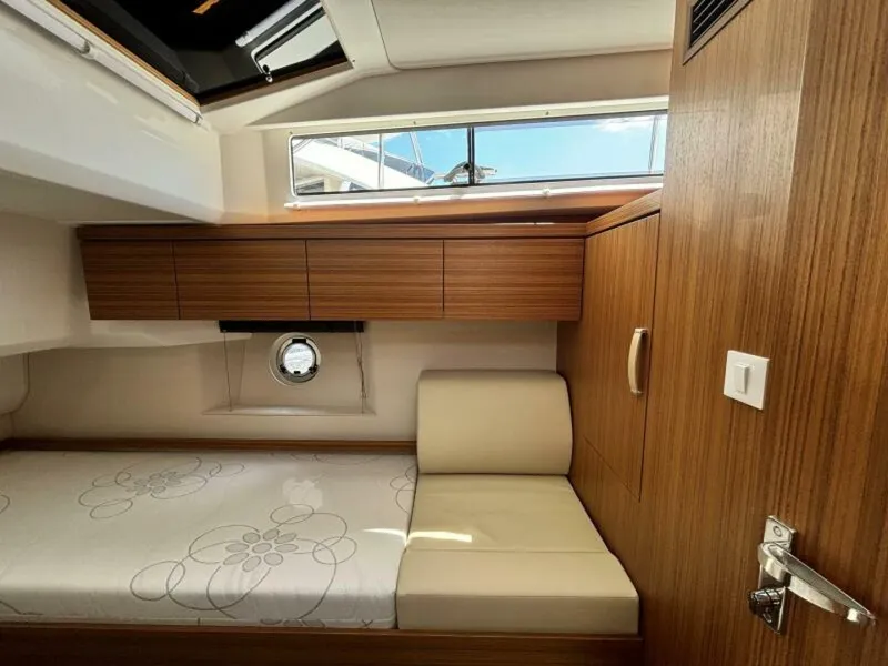 Slide: The Image of Greenline 40 Hybrid 2026 - 5650779