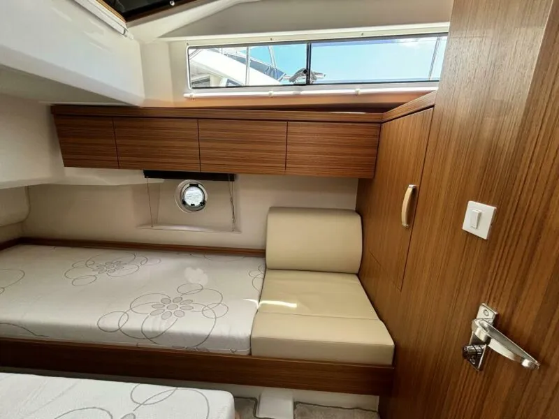 Slide: The Image of Greenline 40 Hybrid 2026 - 5650780