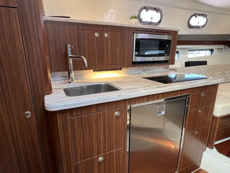 Slide: The Image of Pursuit OS 355 2023 - 5650833