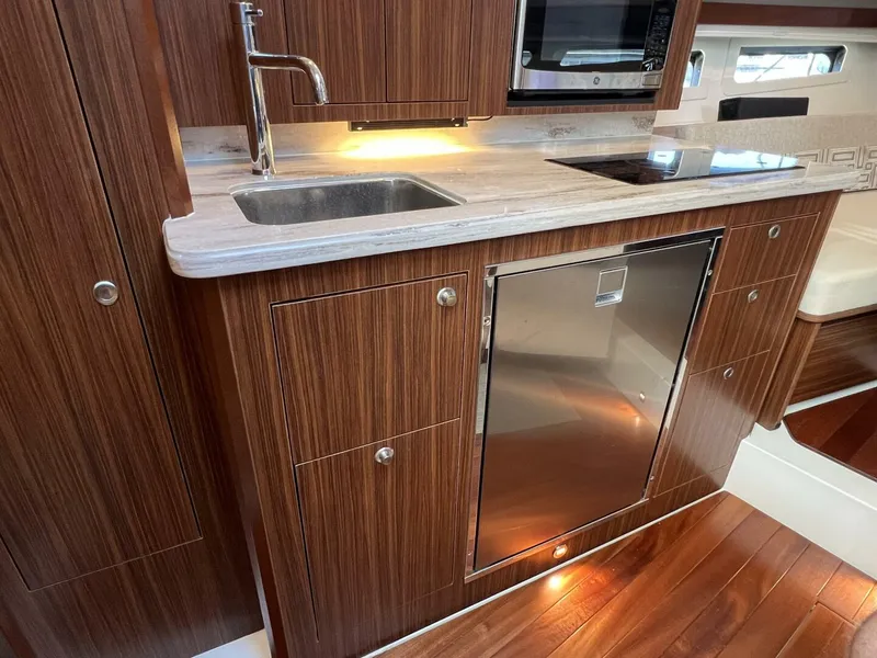 Slide: The Image of Pursuit OS 355 2023 - 5650834