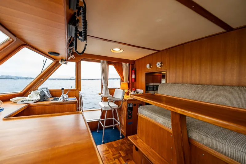 Slide: The Image of CHB Pilothouse 1983 - 5651336