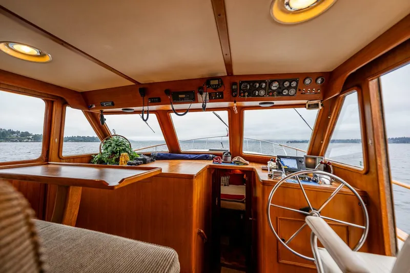 Slide: The Image of CHB Pilothouse 1983 - 5651341