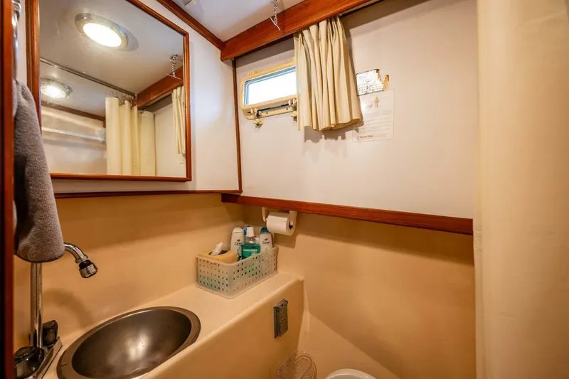 Slide: The Image of CHB Pilothouse 1983 - 5651356