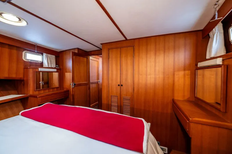 Slide: The Image of CHB Pilothouse 1983 - 5651362