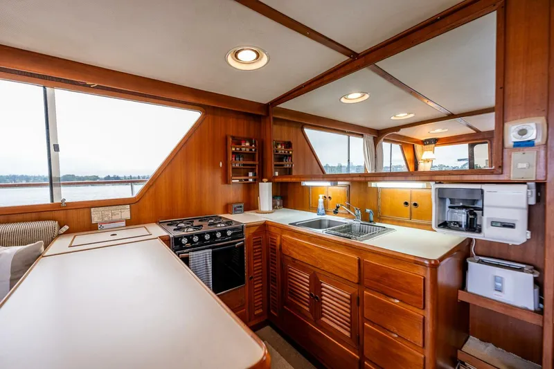 Slide: The Image of CHB Pilothouse 1983 - 5651374