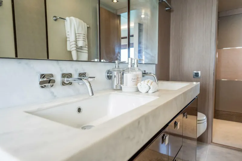 Slide: The Image of Sunseeker 76 Yacht 2018 - 5661111