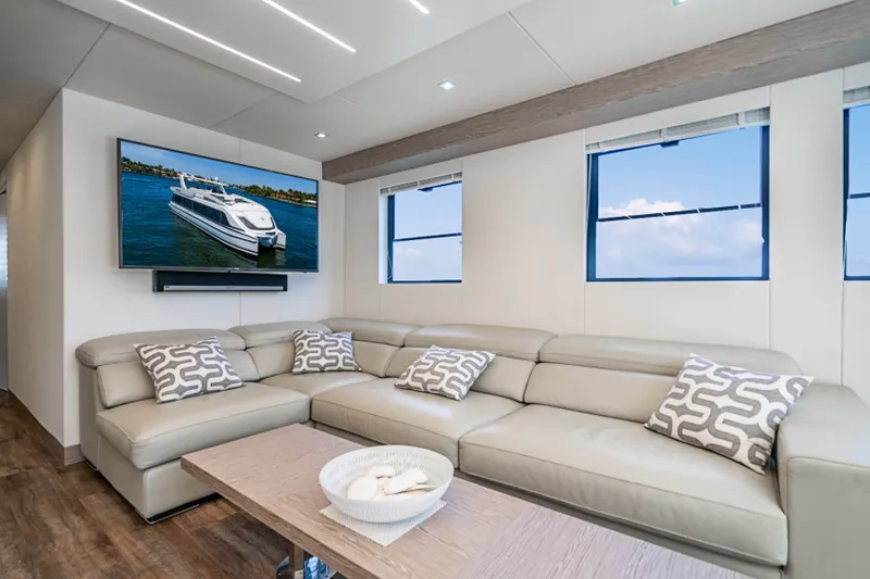 Slide: The Image of 2017 Overblue 58 Powercat - 5653195