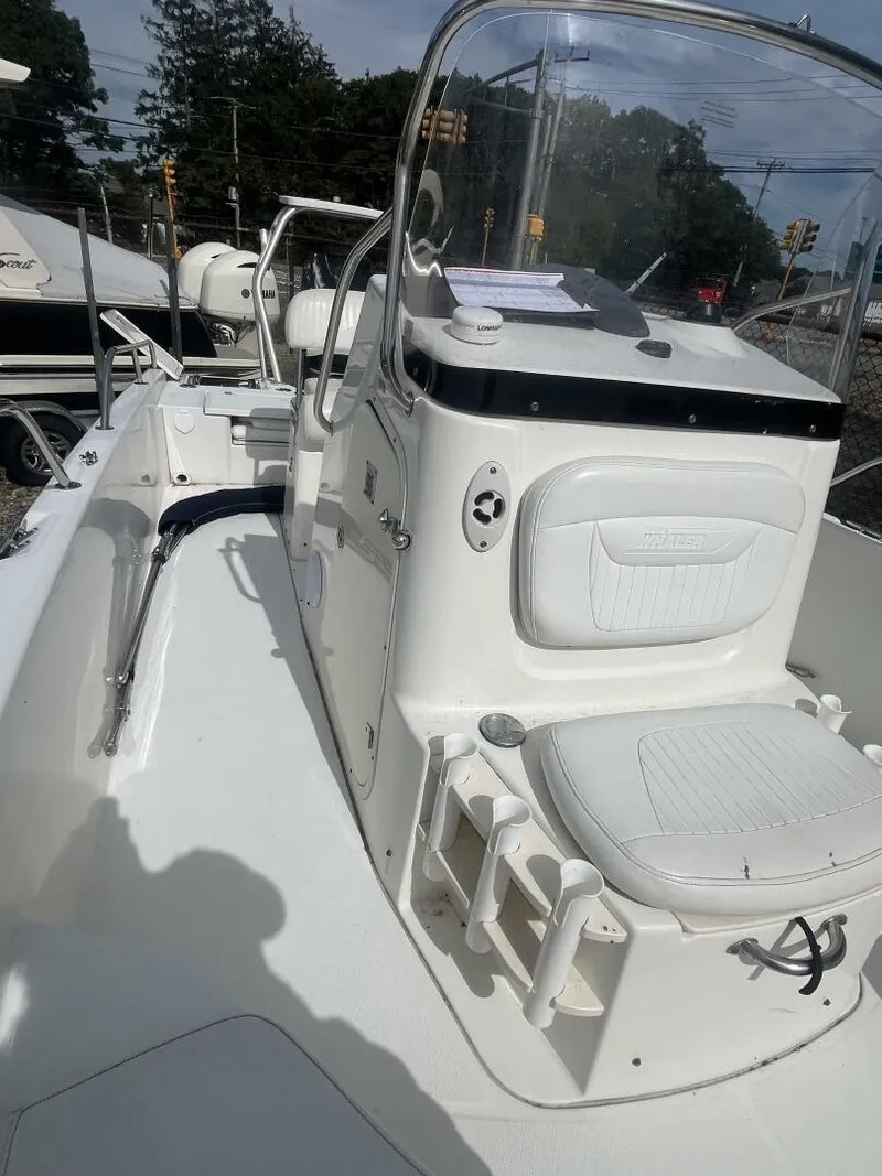 Slide: The Image of Boston Whaler 230 DAUNTLESS 2008 - 5659873
