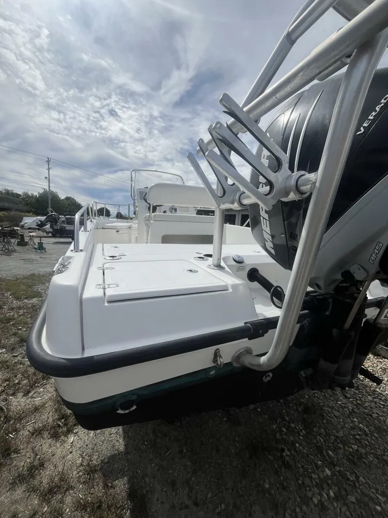 Slide: The Image of Boston Whaler 230 DAUNTLESS 2008 - 5659865