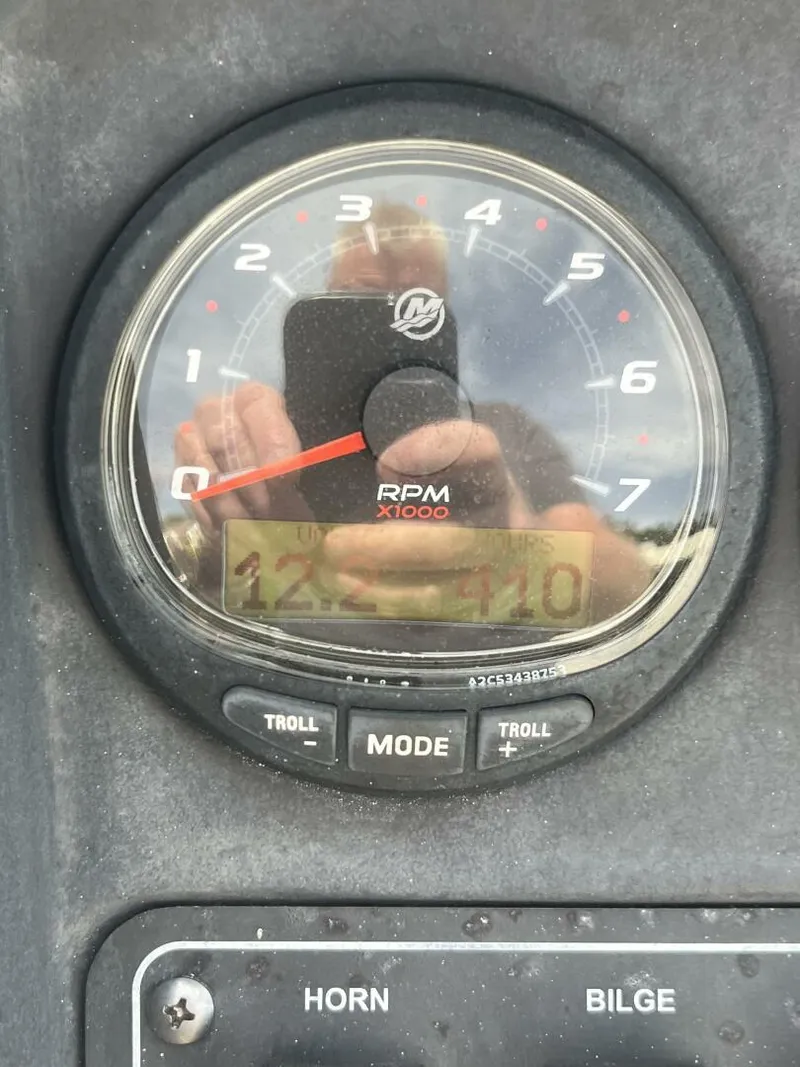 Slide: The Image of Boston Whaler 230 DAUNTLESS 2008 - 5659891